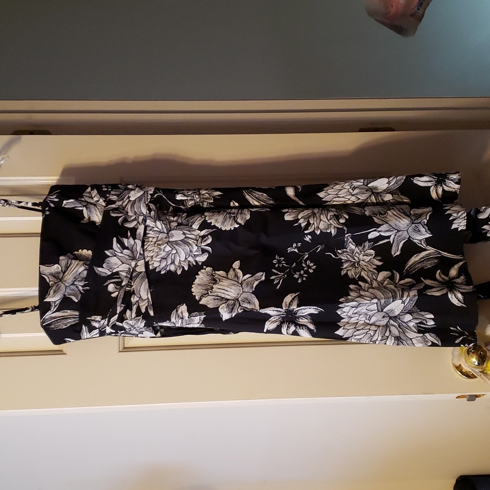 White House Black Market Sheath Spaghetti Strap Cocktail Dress